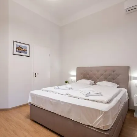 Klauzal Garden City Apartments- Studio K31 *