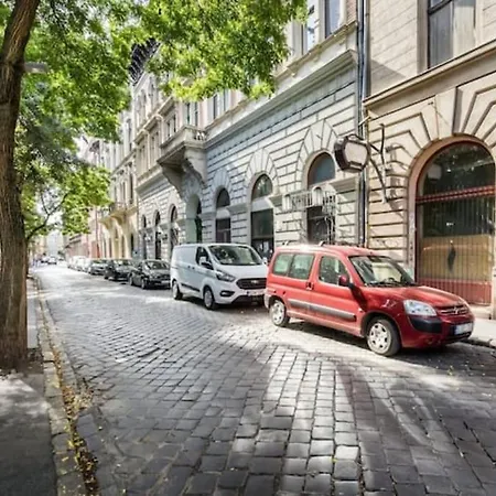 Klauzal Garden City Apartments- Studio K31 *